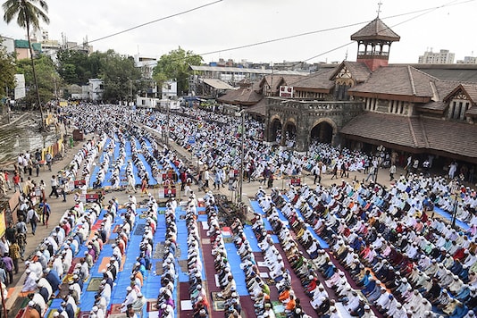 Muslim devotees offer 'namaz' on the occasion of Eid-ul-Fitr, in Mumbai. (Image: PTI) Muslim devotees offer 'namaz' on the occasion of Eid-ul-Fitr, in Mumbai. (Image: PTI)