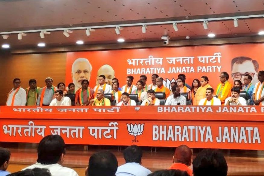 TMC Legislator Along with 15 Councilors Join BJP in West Bengal