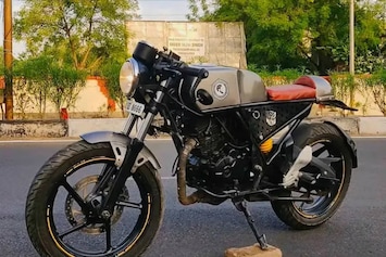 Bajaj Discover Modified Into A Cafe Racer Can Challenge The Royal Enfield Continental Gt 650