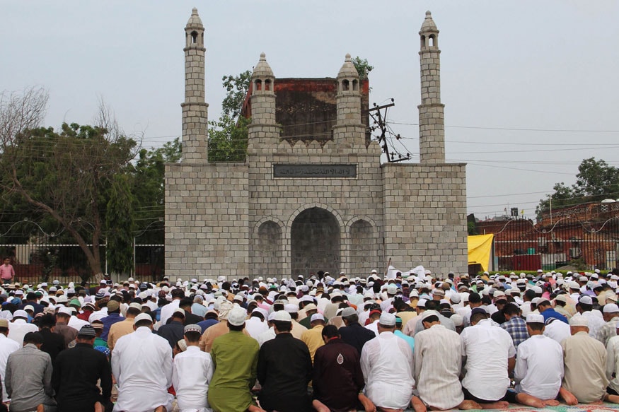 Kashmir Celebrates Eid Amid Peace & Calm See Photos News18