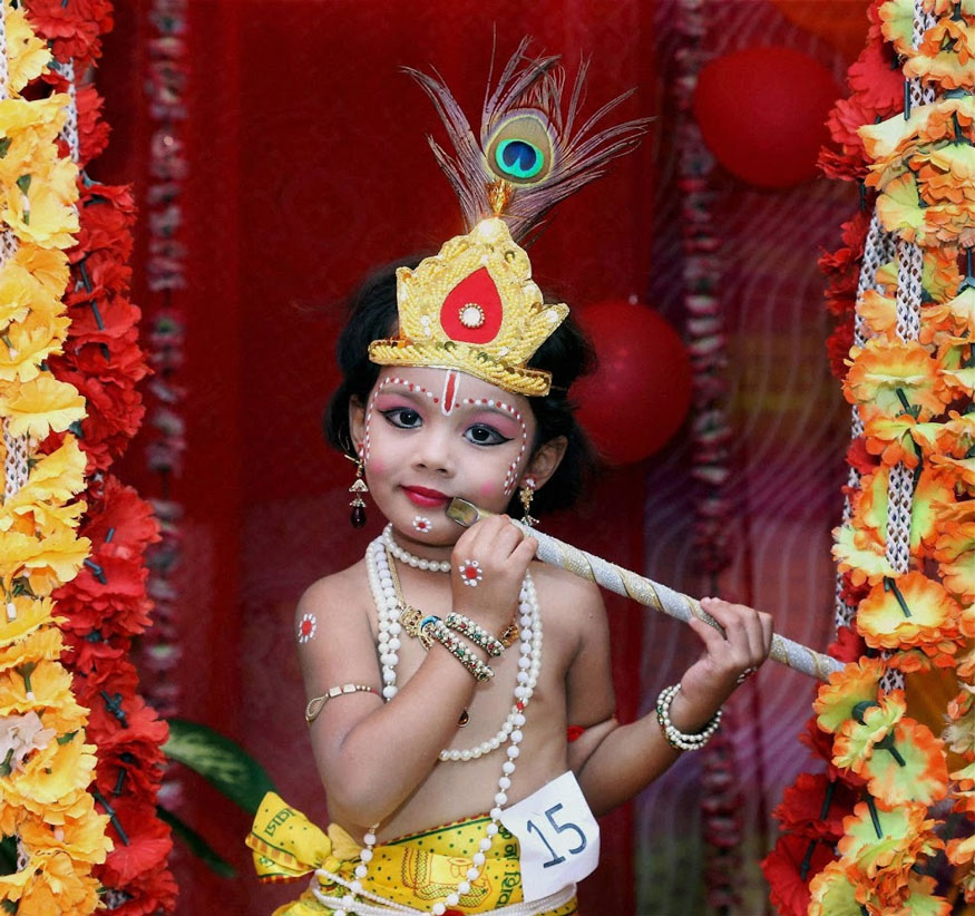 Happy Janmashtami: Cute Kids Dressed as Radha, Krishna & Meera ...