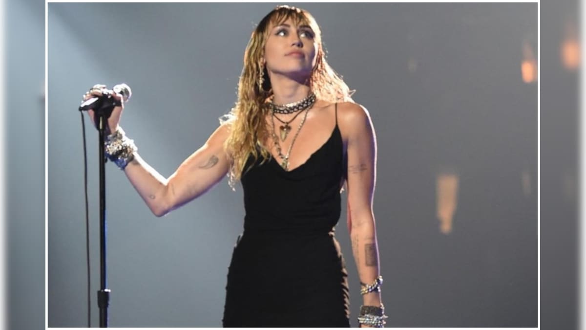 Miley Cyrus Undergoes Vocal Cord Surgery, To Put Recordings On Hold