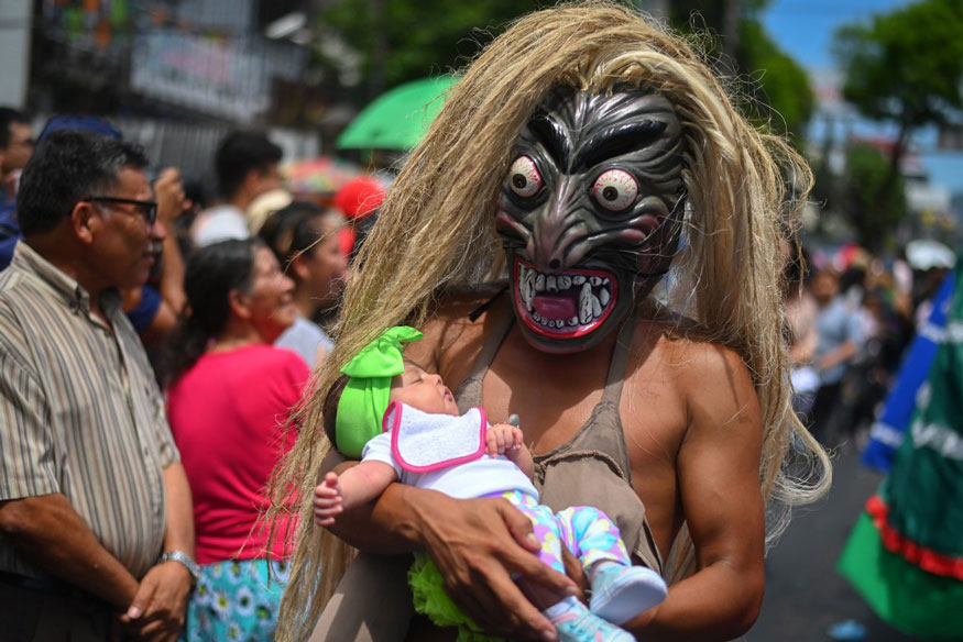 Yearender 2019 Offbeat Photos Of The Year 2019 Photogallery