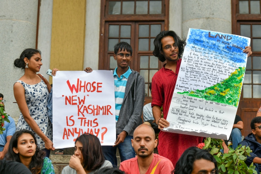 Image result for Kashmiri students studying in <a class='inner-topic-link' href='/search/topic?searchType=search&searchTerm=DELHI' target='_blank' title='click here to read more about DELHI'>delhi</a> University say the sense of threat to repeal Article 370