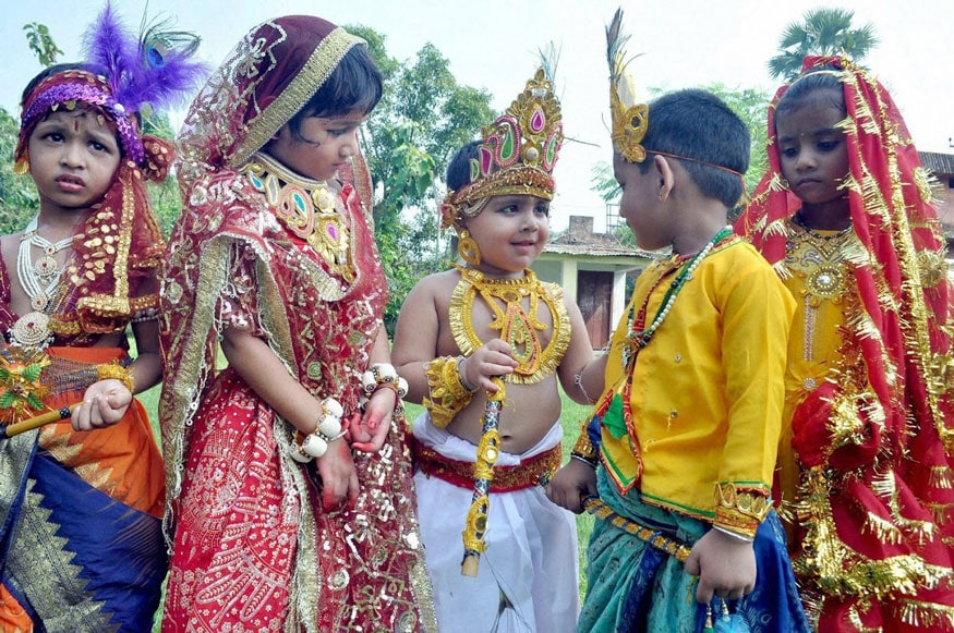 Happy Janmashtami Cute Kids Dressed as Radha Krishna Meera News18