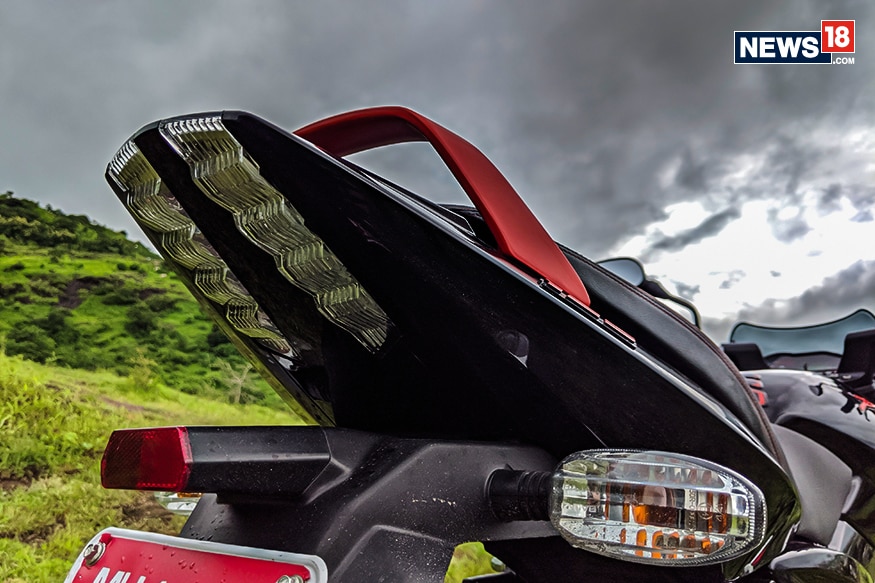 Bajaj-Pulsar-125-Neon-7