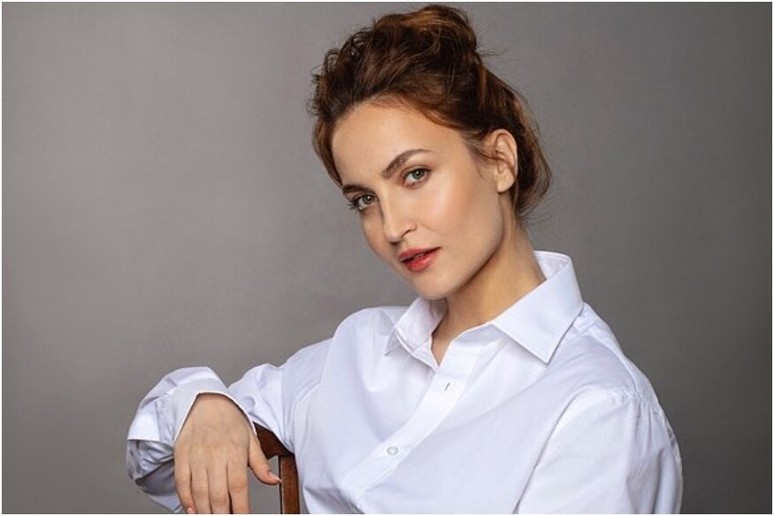 Elli Avrram Opens Up About Casting Couch During Her Initial Days