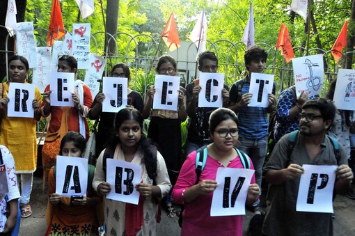 Left wing students of Jadavpur University raise slogans during a protest against Union Minister Babul Supriyo's participation in ABVP seminar, in Kolkata.  (PTI)