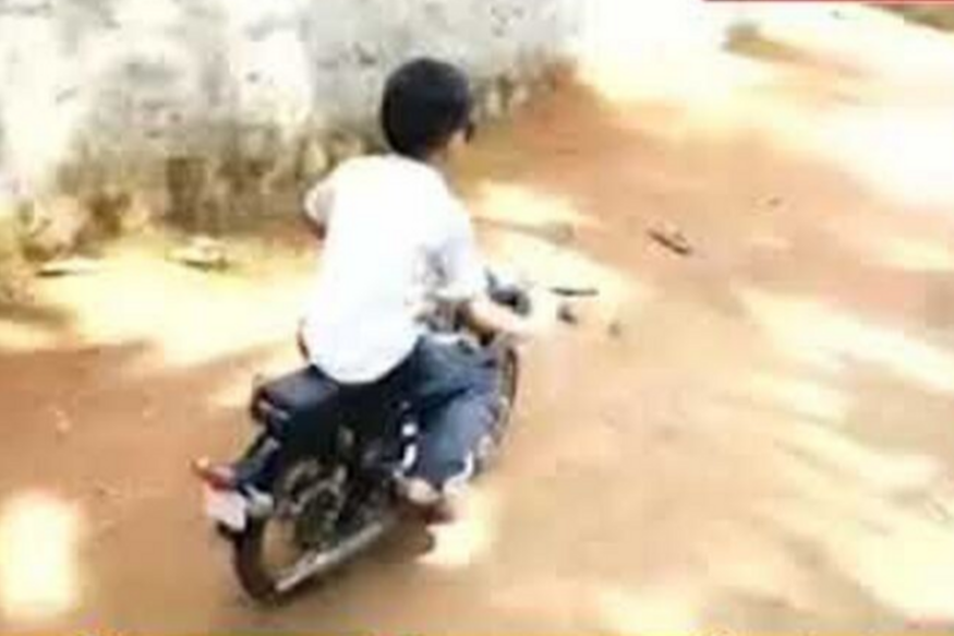 Kerala Dad Builds Mini Electric Royal Enfield Replica for Son
