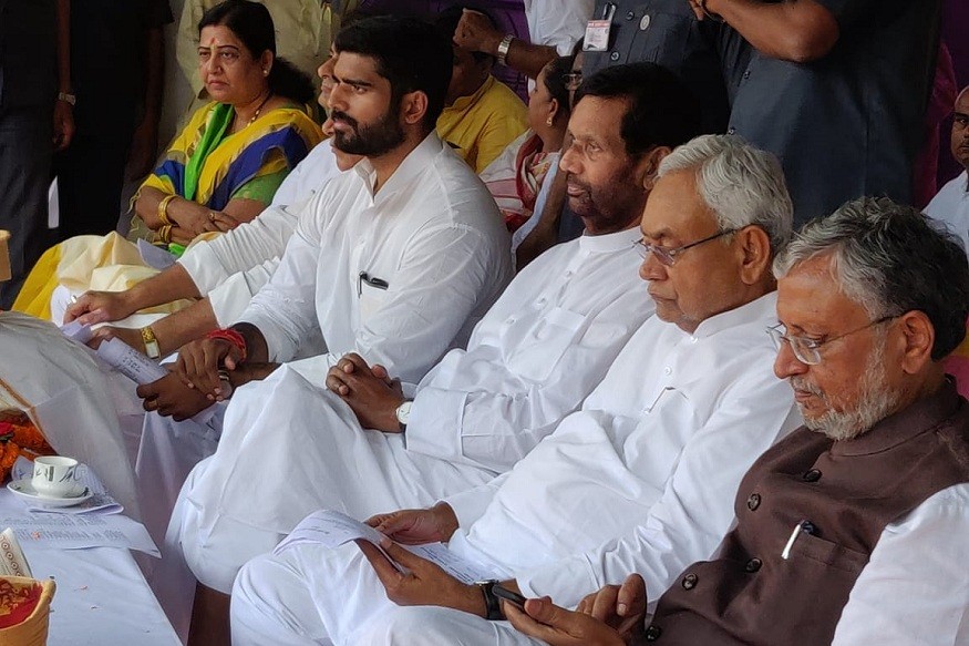 Nitish, Sushil and Paswan Campaign Together, Grand Alliance Remains Disjointed Ahead of Bypolls