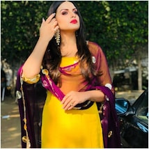 Himanshi Khurana denies BB rumours Himanshi Khurana denies BB rumours