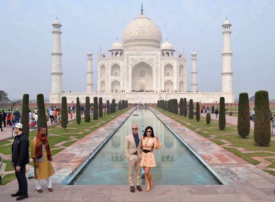 Taj Mahal Photography Tour | Taj Mahal Photoshoot | Taj Mahal Pre-wedding  Shoot | T… | Photography tours, Professional photo shoot, Wedding couple  poses photography