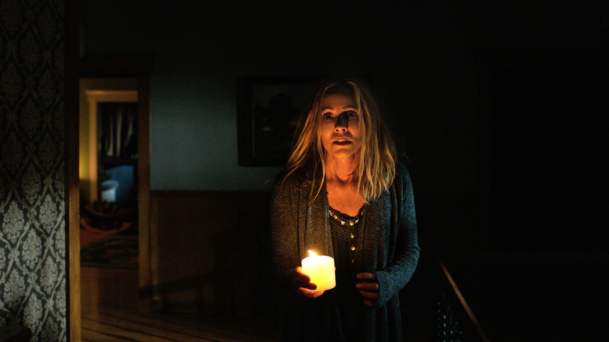 download the horror movie lights out