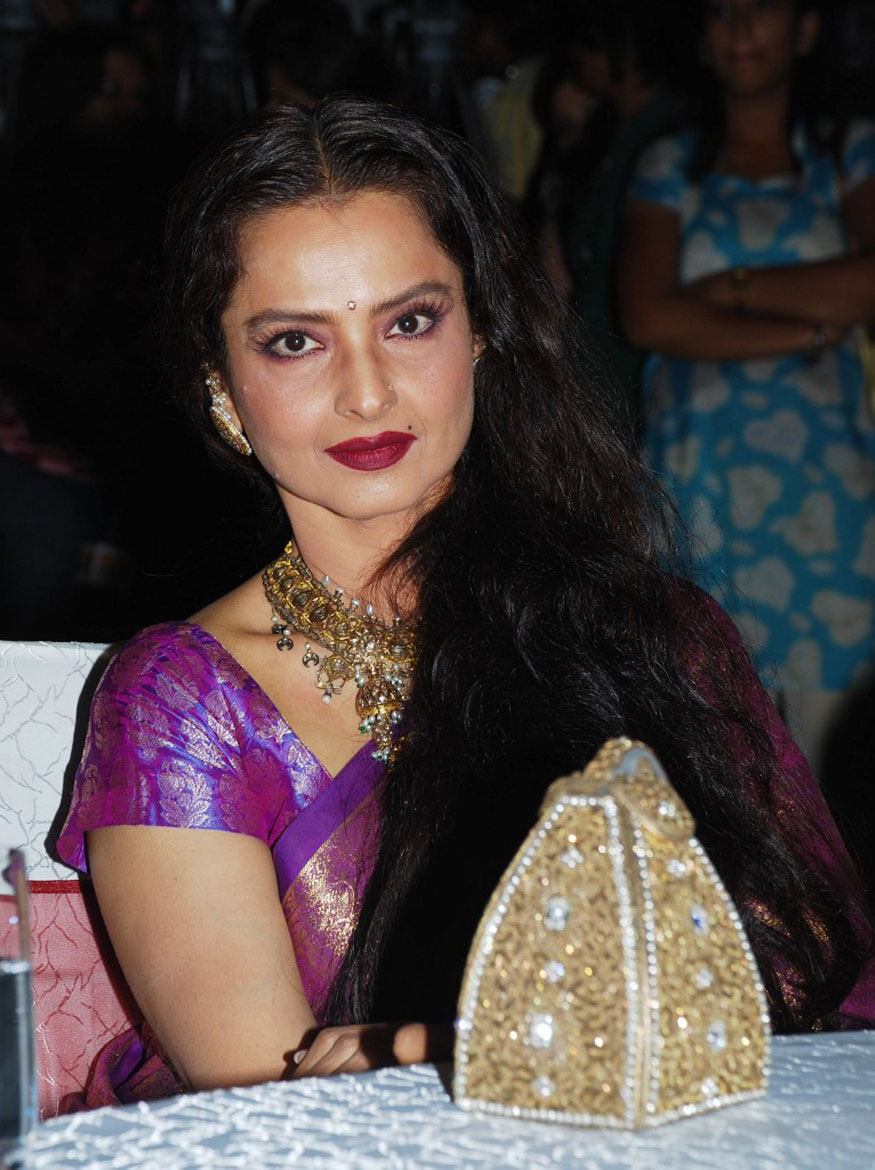 Happy Birthday Rekha 15 Rare Pictures Of Bollywood S Timeless Beauty Photogallery