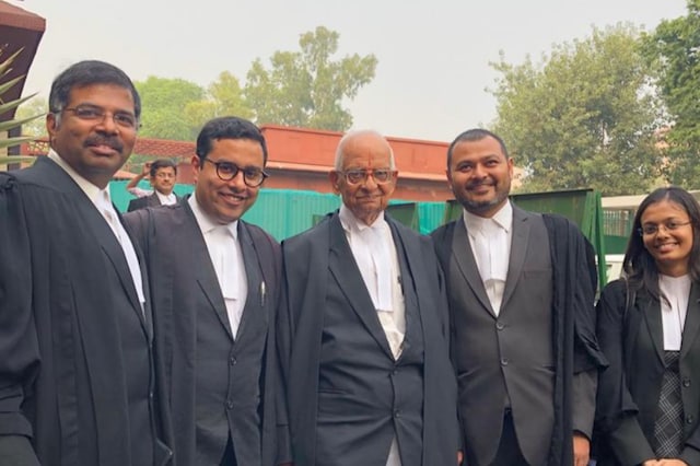 File photo of veteran lawyer K Parasaran (centre)  with his associates at the Supreme Court. (News18)