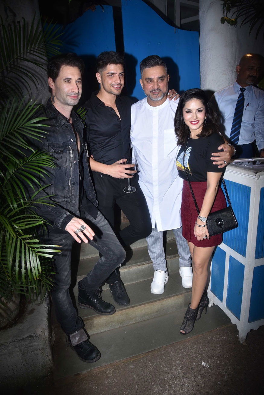 Weiber Raza Sunny Leone, Eli Avram, Iulia Vantur & Others Spotted Having Fun - News18