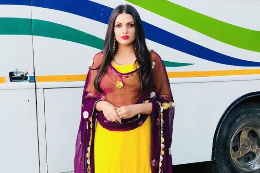 Himanshi Khurana Clarifies Rumours of Unfollowing Jassie Gill on Social Media Due to Shehnaaz Gill