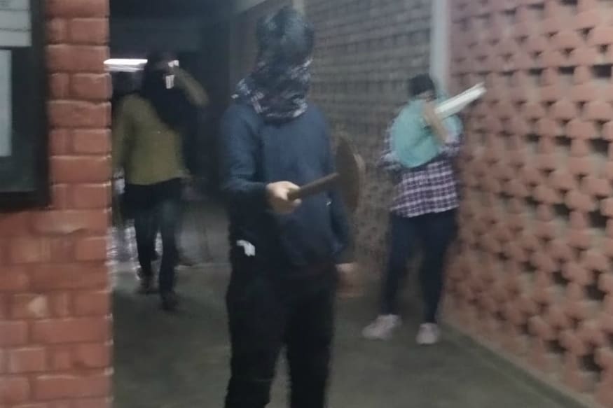 Violence Erupts In Jnu As Masked Mob Attacks Students Teachers Police Say Peace Restored Varsities Protest