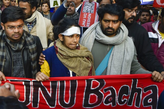JNUSU President Aishe Ghosh and others at a protest march from Mandi House to HRD Ministry on Thursday. (PTI)