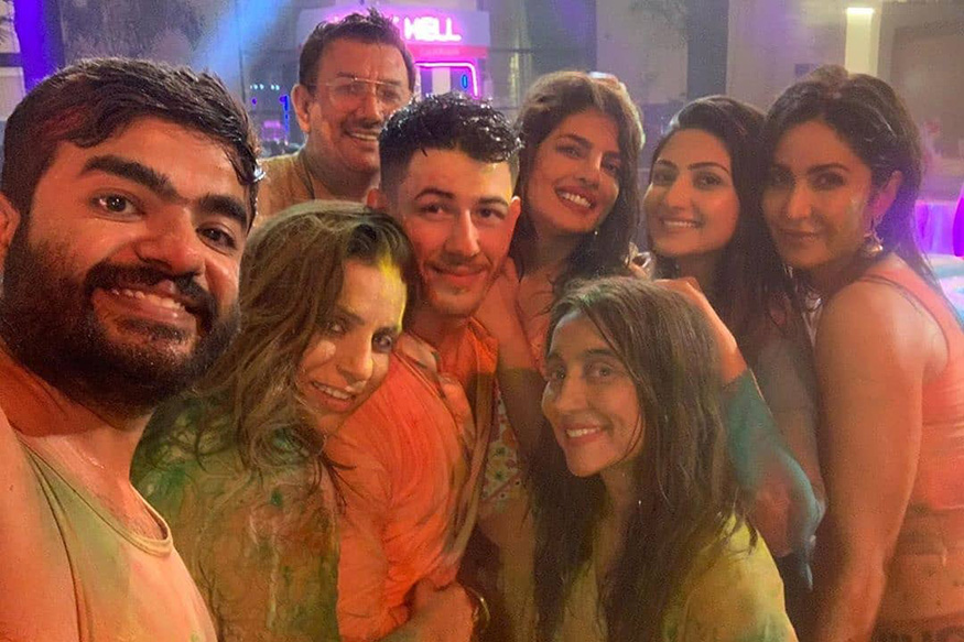  Celebrity couple Priyanka Chopra and Nick Jonas pose with her friends during Holi celebrations in India. (Image: Instagram)