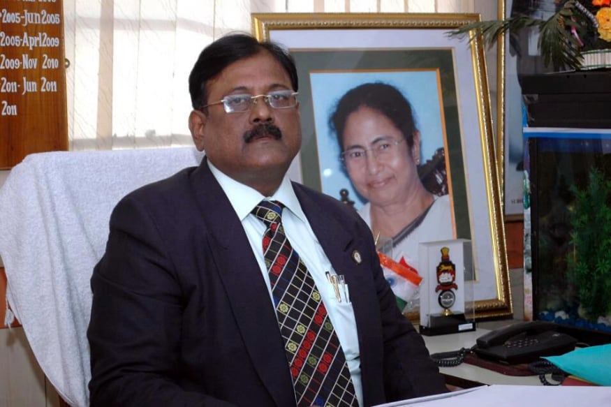Facing Students' Protest, West Bengal Minister Describes Them as 'Dogs'