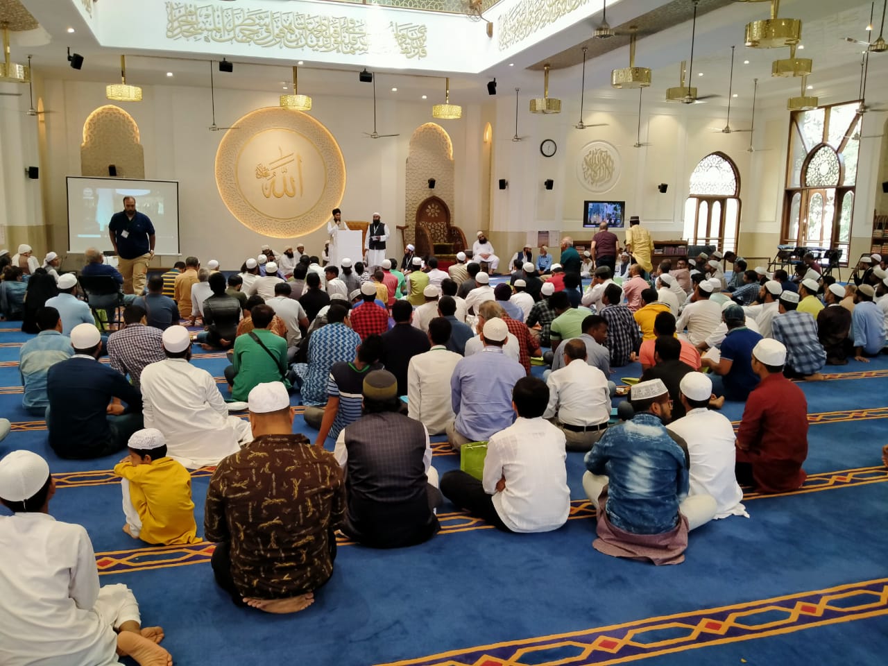 Bengaluru's 170YrOld Modi Mosque Opens Door to NonMuslims in FirstofItsKind Initiative