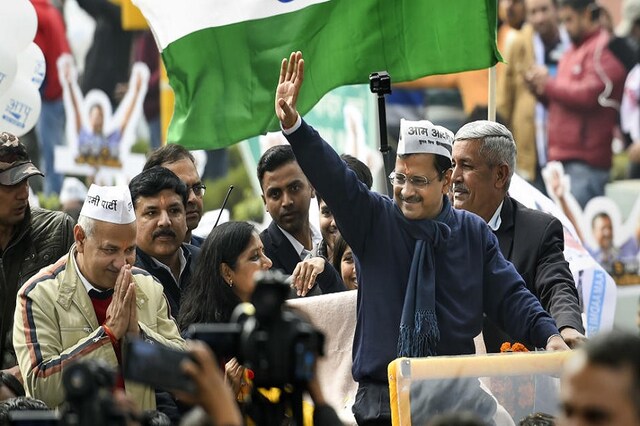 File photo of Delhi CM Arvind Kejriwal and his deputy Manish Sisodia during a roadshow in the capital. (Photo: PTI)