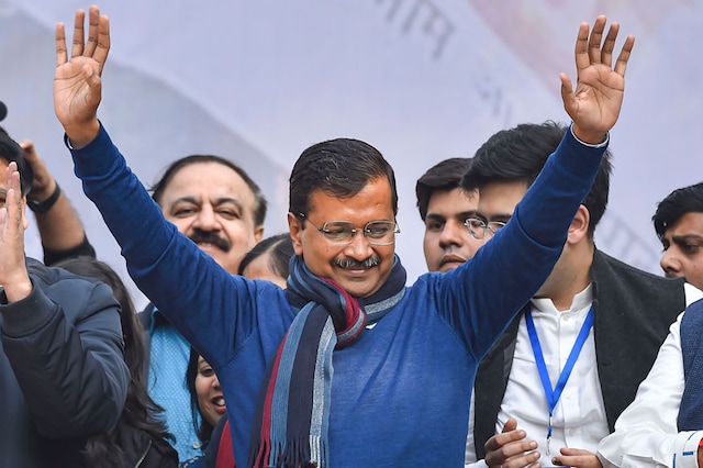 Delhi CM and AAP convener Arvind Kejriwal addresses supporters after the party's victory in Delhi polls. (PTI)