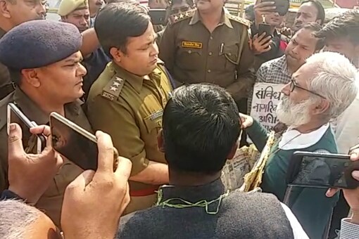 Sandeep Pandey surrounded by the police in Lucknow on Monday.