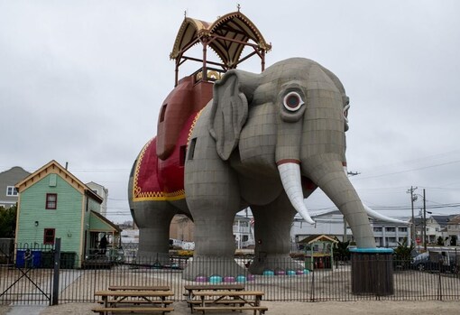 A 65-Foot-Tall Landmark Elephant Named Lucy is the Latest Listing on