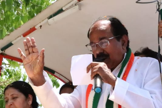 Congress leader Veerappa Moily. (Twitter/@moilyv)