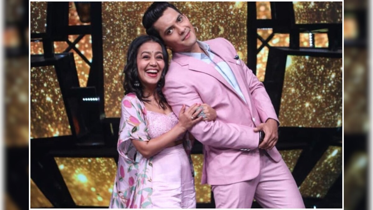 Aditya Narayan Neha Kakkar Set The Indian Idol Stage On Fire With Their Romantic Dance Moves 