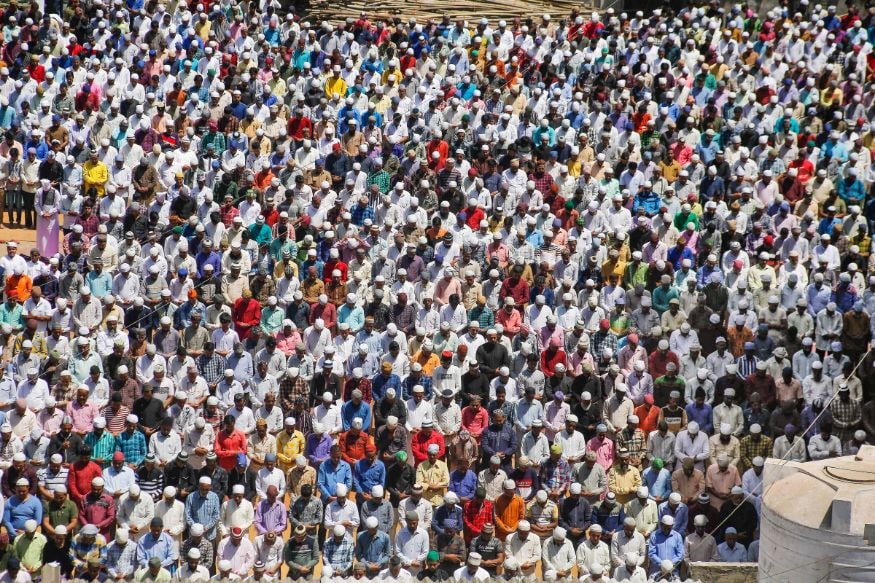 Indian Nuslims X Videos - Despite Coronavirus Warnings, Hundreds Gather for Friday Mass ...