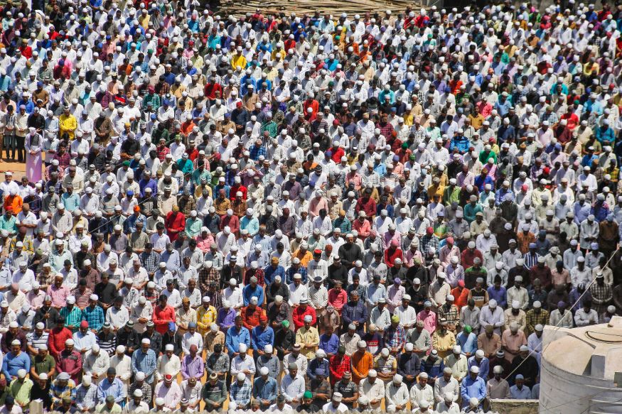 Muslims offer Friday prayers amid growing scare of coronavirus pandemic, in Mumbai. (Image: PTI)