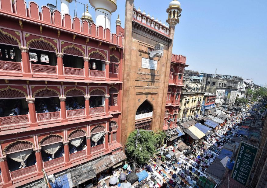  Muslims offer Friday namaz at Nakhoda mosque amid growing scare of coronavirus pandemic, in Kolkata. (Image: PTI)