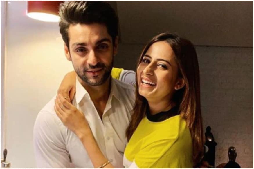 When Sargun Mehta And Karan Wahi Bonded Over A Fake Friend