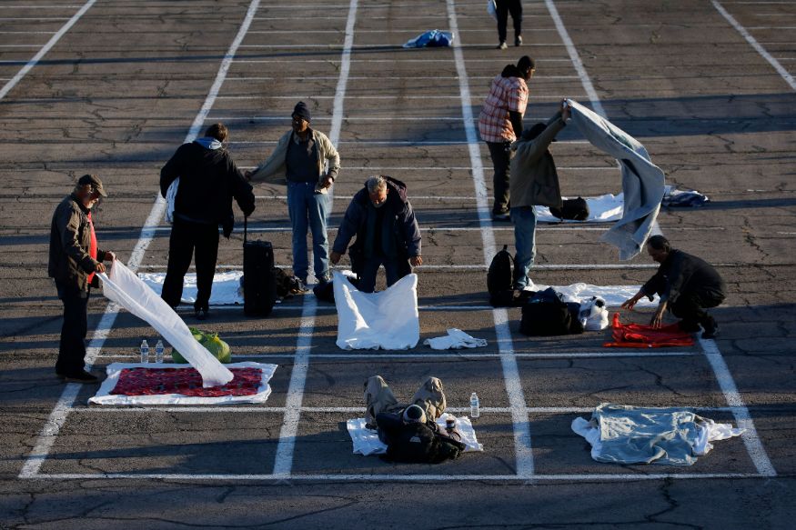 Homeless People Forced to Sleep in Parking Lot After Las Vegas Shelter