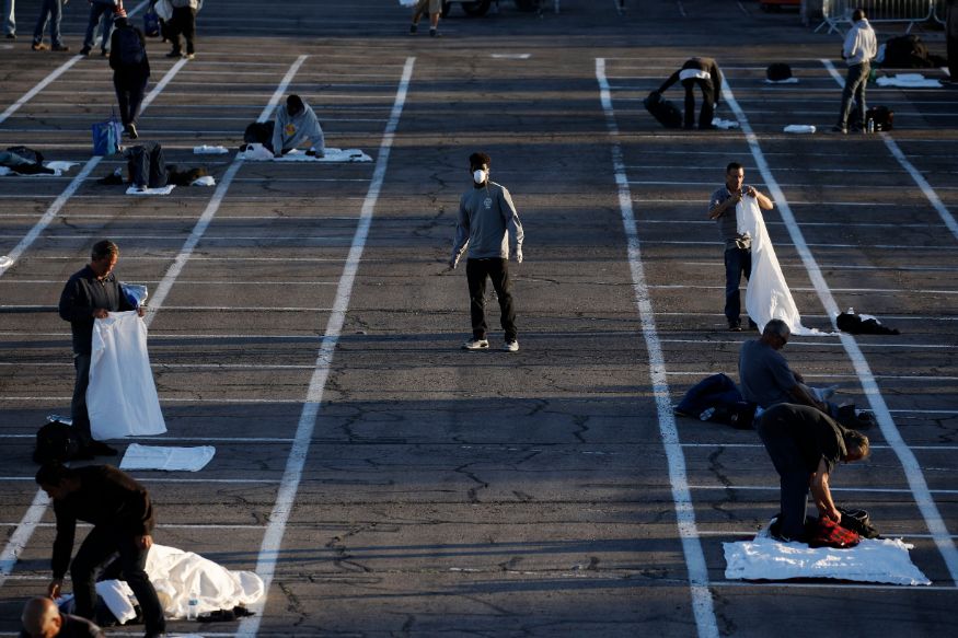 Homeless People Forced to Sleep in Parking Lot After Las Vegas Shelter