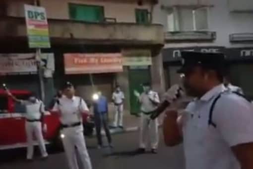 How Kolkata Traffic Cops are Using Iconic Songs to Uplift Spirits During Coronavirus Lockdown