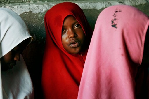 Girls attend a Koranic school in the village of Bwejuu on Zanzibar island, Tanzania, December 2, 2007. Picture taken December 2, 2007. REUTERS/Finbarr O'Reilly

