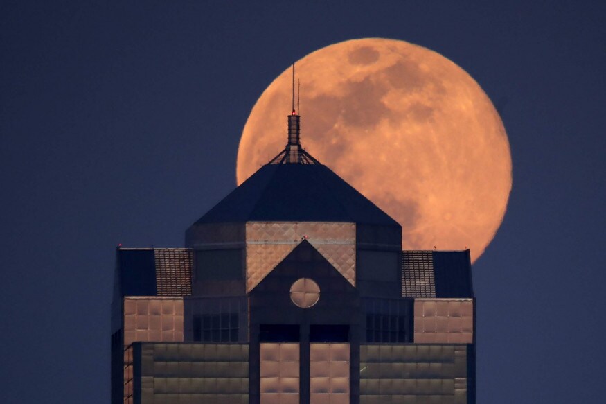 Amazing Photos of Largest Super Moon Around The World News18