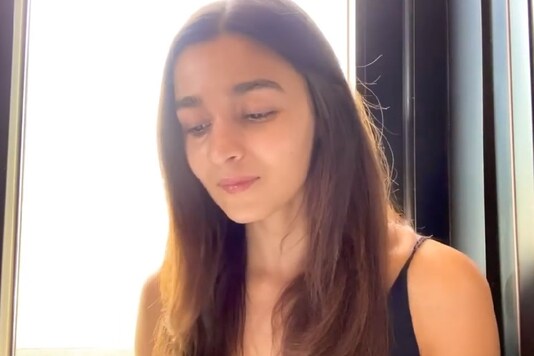 Video Of Alia Bhatt Singing Humsafar Surfaces Online And Fans Can T Keep Calm Singers susan graham and denyce graves also performed. video of alia bhatt singing humsafar