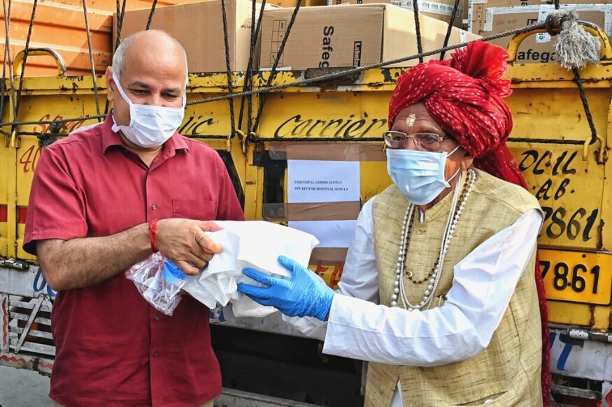 MDH Owner Mahashay Dharampal Gulati Donates 7500 PPE Kits to Manish Sisodia