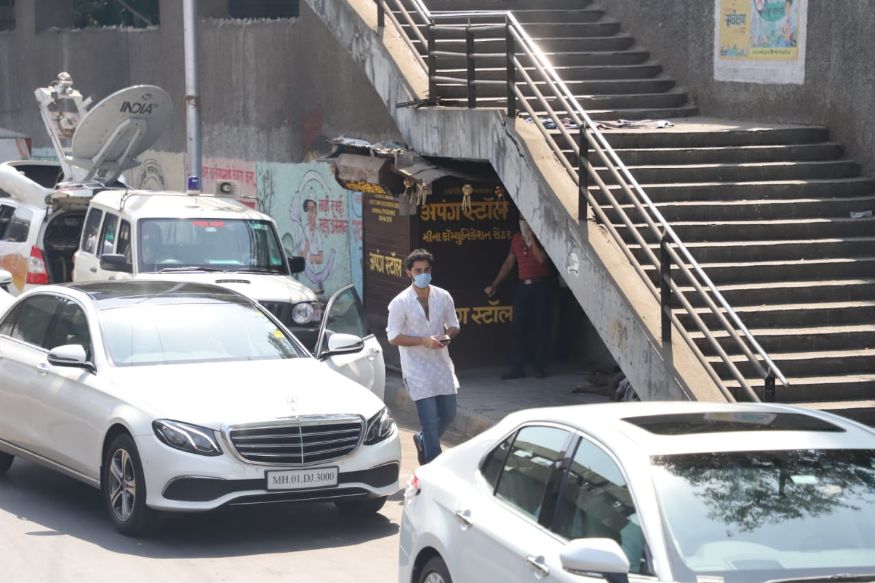 Rishi Kapoor's Terahvi: Alia, Karisma Join Ranbir, Riddhima to Offer Prayers - Photogallery