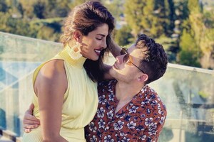 This Photo of Priyanka Chopra Sitting On Nick Jonas' Lap Is All Hearts