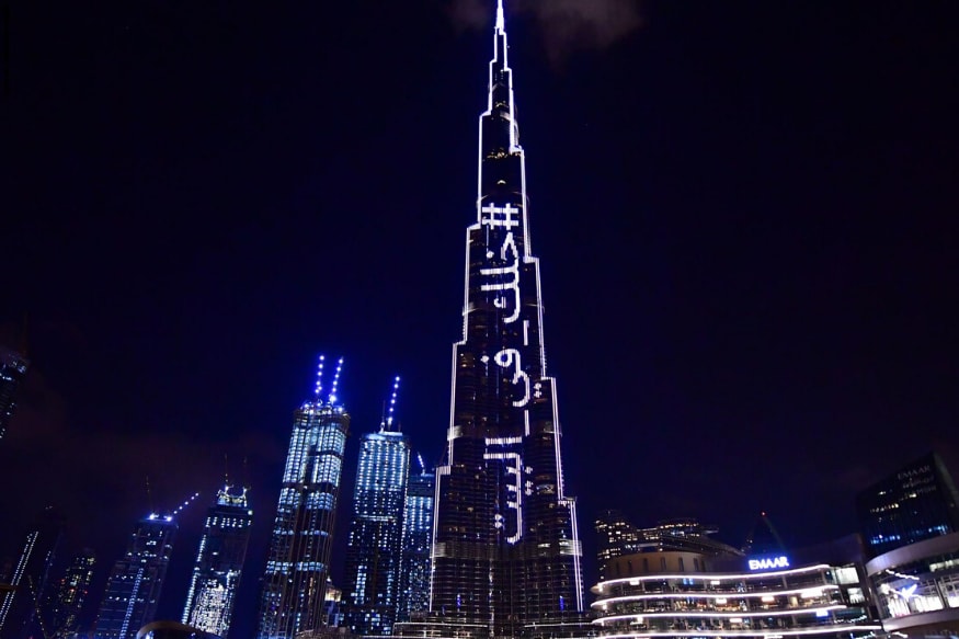 Бурдж халифа триколор. Башня Бурдж Халифа ночная иллюминация. Бурдж Халифа через 100 лет. Световое шоу на Бурдж Халифа Дубай. Калифа Лайт.