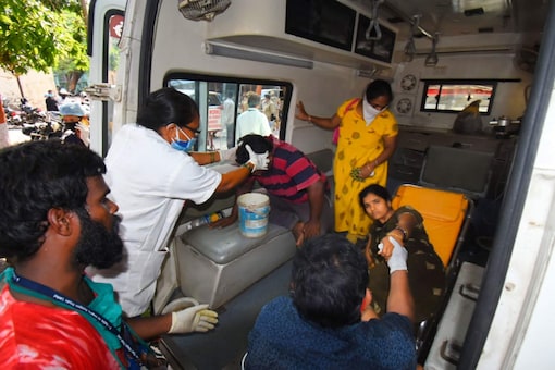 Affected people being taken to a hospital for treatment after a major chemical gas leakage at LG Polymers industry in RR Venkatapuram village, Visakhapatnam. (Image: PTI)