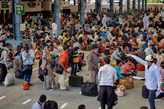 Image for representation. Migrants arrive from Surat by a special train at Praygraj railway station. (PTI Photo)