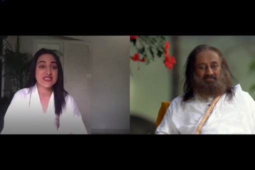 Sonakshi Sinha Gets Tips On Dealing With Trolls From Sri Sri Ravi Shankar