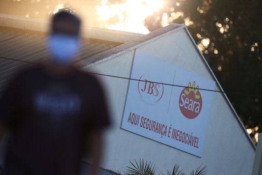 A JBS SA's poultry factory outlet.(Representative image)
REUTERS/Diego Vara - RC28BG9AHIBT A JBS SA's poultry factory outlet.(Representative image)
REUTERS/Diego Vara - RC28BG9AHIBT
